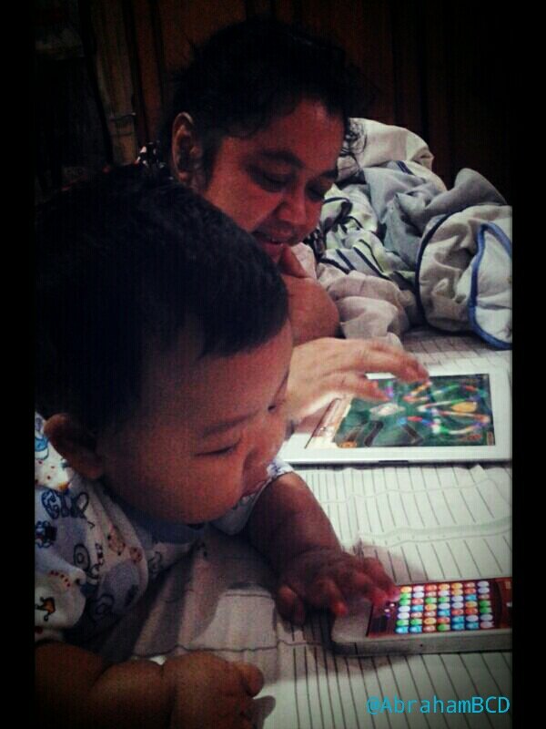 abraham_diputra's tweet photo. Line Pop-ing with Oma @TantyHartono cc: @hartonobktc @CDiputra http://t.co/pWeNqwstqM