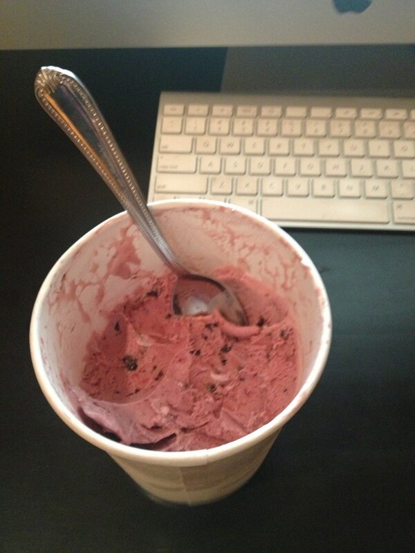 ellenbbbbb's tweet image. Straight outa the carton cus it&apos;s better that way #raspberrychocolatechip