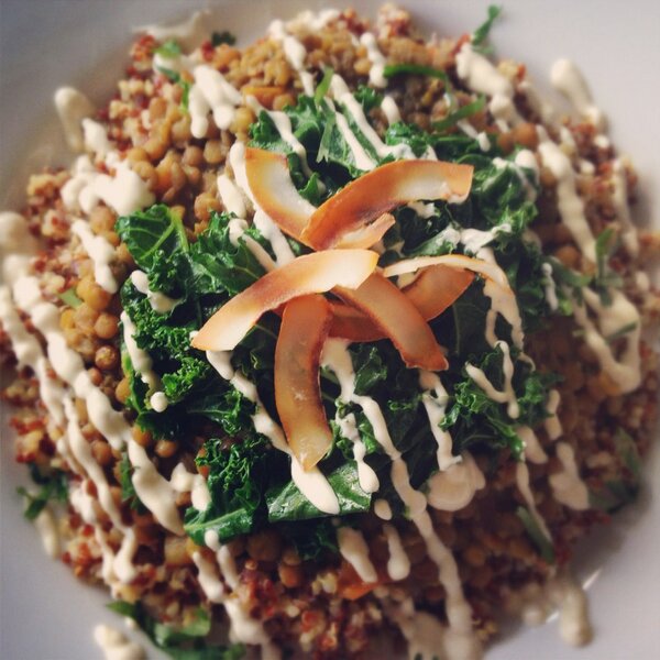 Coconut lentil stew on a bed of quinoa, topped with kale, coconut chips and lime aioli #Vegan #lentilstew #foodporn