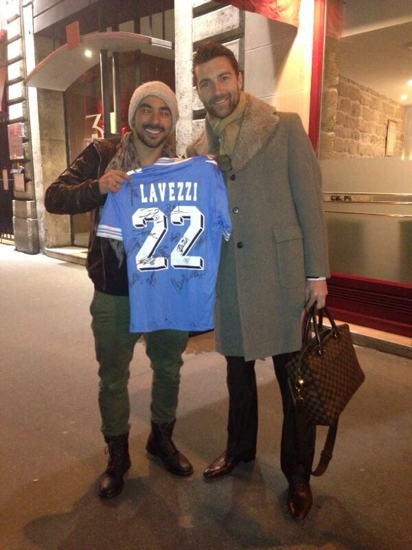 PochoLavezzi's tweet photo. Voglio ringraziare a miei ex compagni di squadra per la maglia che mi hanno mandato,veramente e stato un gesto carino http://t.co/6BKAJChxnz