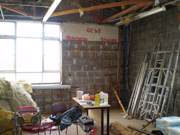 FieldsConstruc's tweet image. Here&apos;s a before the refurb of computer suite M32 @FitzalanHigh