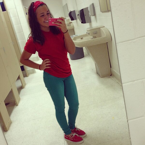 Kelsie_Hight's tweet image. #RedForVinnie #SmileForVinnie #GreenPants ✌