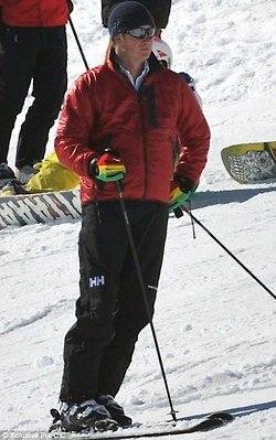 PHarryWales's tweet image. Prince Harry promoting @supportthewalk by wearing wwtw.co.uk Ski Pants on Swiss Alps. #SupportWWTW