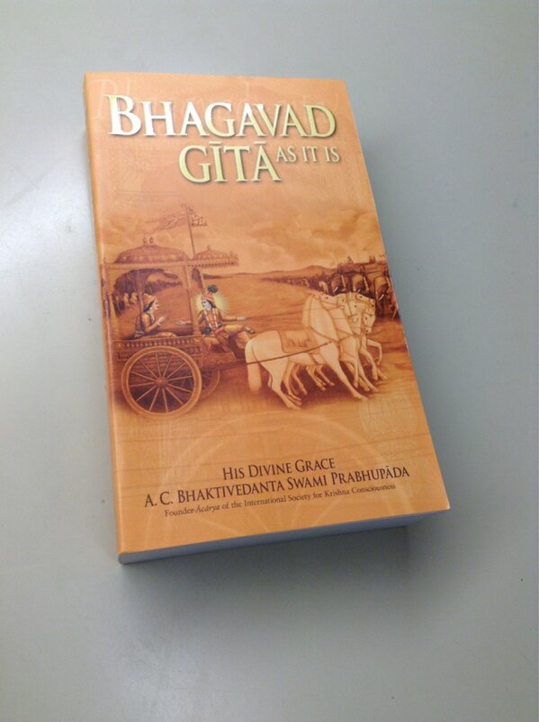 OhSoFranco's tweet image. Some guy on campus somehow tricked me into giving him five dollars for this book. Anyone want it? #idontread