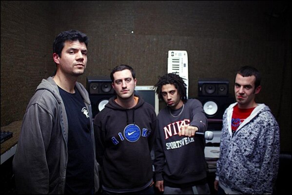 MeroOficial's tweet photo. Regalito de @djppl en FB! Es normal que estos prendas en directo te sorprendan!!! #12Abril en @lacocheracabare! #FPC http://t.co/aa5bnRomkq