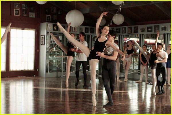 Tiny pretty things сериал. Балерины нетфликс. Плоть и кости 2015. Tiny pretty things сериал. Балерины нетфликс.