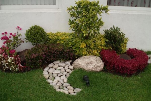 siembraycocecha's tweet photo. la hermosura de los jardines esta en los detalles, enbellezelos con piedra esto les ase ver diferente y original " http://t.co/bBnyRFYTNa