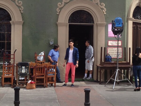 quintero_javier's tweet photo. .@alex_speitzer era un niño cuando empezó; ahora es un galanazo en @MentirParaVivir, junto a @davidzepeda1. http://t.co/jBV1V3rYmt