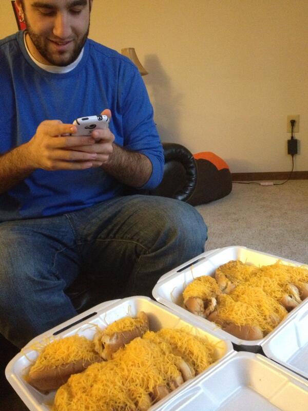 KevinStaverman's tweet image. @so_cleveland about to inhale 10 coneys in half hour. Watch out Kobayashi. #heavyweights #skylinetime #getoffthescale