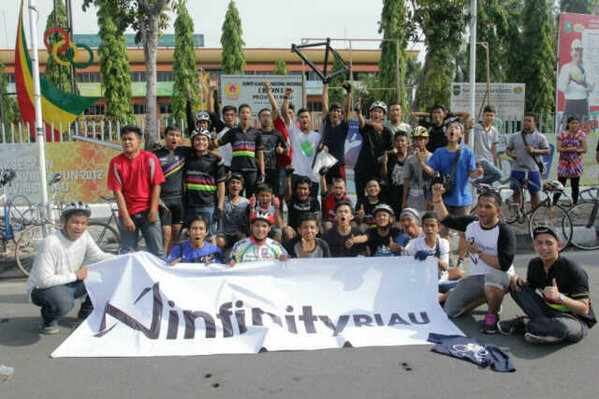 DRAG SUNDAY RACE INFINITY