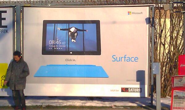 Surface-Werbung am S-Bahnhof, März 2013