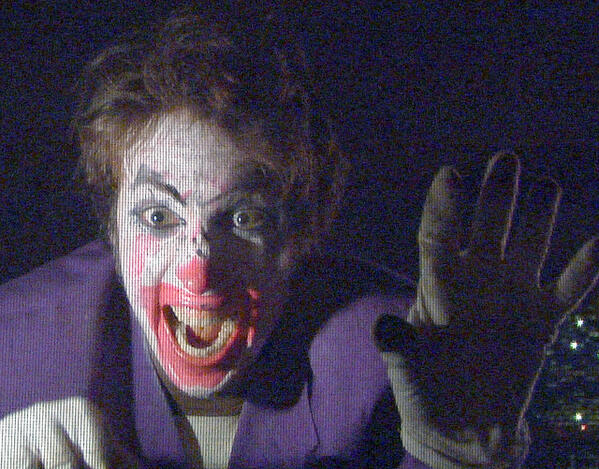 Loose_check_13's tweet image. @chrisdowling215 #batbabe #thedarknightie #thejerker