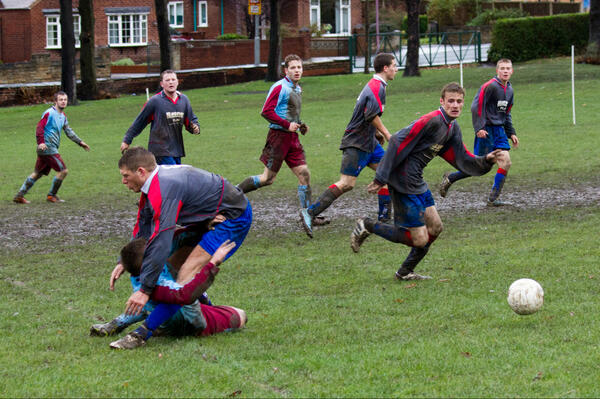 Remembrance_S's tweet photo. Back with a post by @AndroidDiamond this weekend. As a taster, here's a photo that sums up Sunday league football http://t.co/KhuIsUScgO