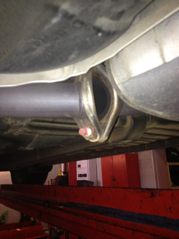 Gary_Mmm's tweet photo. @Gary_Mmm @stanwin_stan1 @lana8mile the busted pipe. Gonna cost an arm and a leg to fix #bbcantdealface http://t.co/jkl0oDQwMy