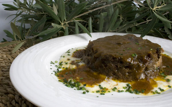 FincaelCapricho's tweet photo. Nos gusta la gastronomia cordobesa... como nuestro Rabo de Toro deshuesado con Foie http://t.co/CJmSqn81Fs