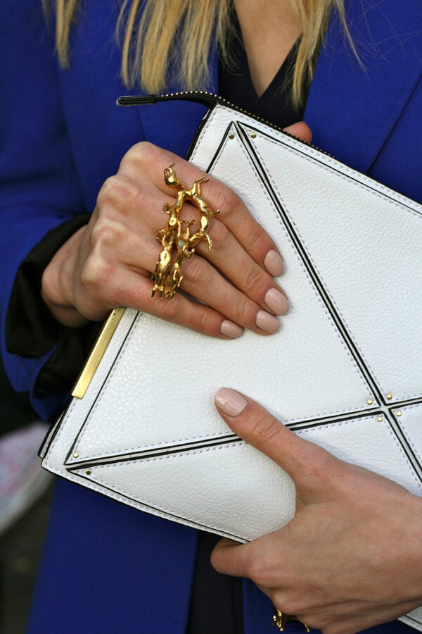 MARINA__LONDON's tweet image. Spotted at #LFW by @ALI_T24 wearing my one and only@SmithGreyLondon horses knuckleduster #smithgrey #jewellery