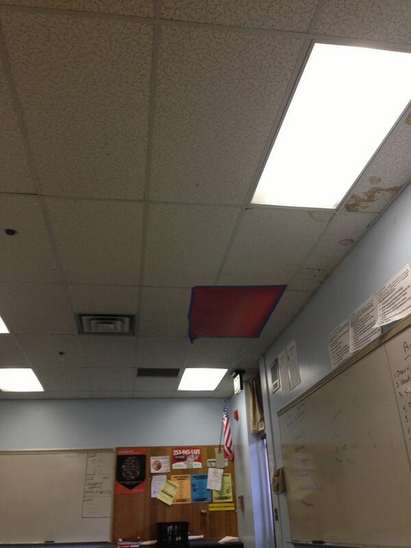DKlaas10's tweet image. FWHS fixed its light problem in our classroom. 
#FedProblems #FedSolutions #PosterPaper #Innovative