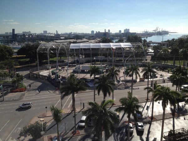 ultra's tweet photo. It's beginning to look a lot like Ultra! http://t.co/7R84kykNRC