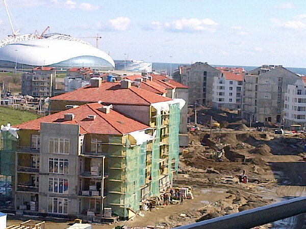 TSNAmateur's tweet photo. #Olympic Athlete Village under construction across from the hockey arenas. #TSN #Sochi2014 http://t.co/aWQaitM5LL