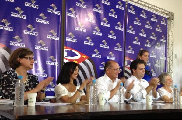 lualckmin_'s tweet photo. Participei com @geraldoalckmin_ ,no PqÁguaBranca, do lançamento proj.SPOrgânica, q. incentivará agricultura orgânica http://t.co/Sw7NIQQSGZ