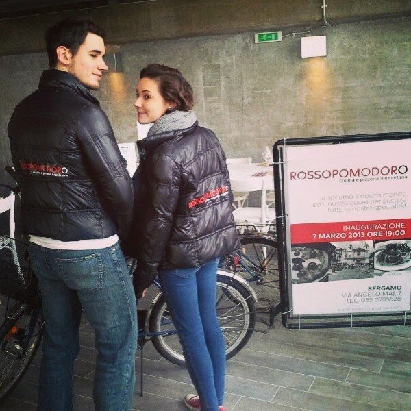 RossopomodoroBG's tweet photo. I #promoter di @e_venti_srl sono in giro in #bici a pubblicizzare il grande evento! Inaugurazione 7 marzo ore 19:00 http://t.co/FtVoHLhWI7