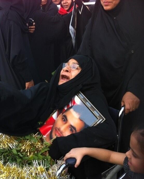 TowardVictory12's tweet photo. This devastated mother is cursing Hamad's throne , she is asking God 4justice 
#Bahrain #US #UK #obs #Canada http://t.co/IsEzasKG8U
