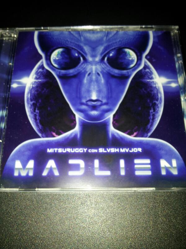 hoopdreams1's tweet photo. Llegar a casa y encontrarme esto mejora el día @Mitsuruggy_Real @SlashMajor #Madlien http://t.co/0GAacIfLEG