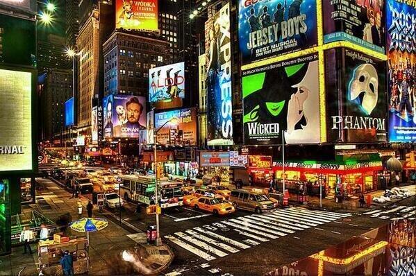 NaturPictures's tweet photo. Broadway, Nueva York. http://t.co/N6PUhzf4lS