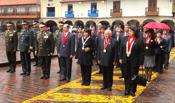 Desfile x el CCCXXI aniversario de fundación de la UNSAAC