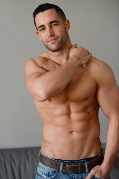 Matteo_Colonna's tweet photo. Allez ça continue, #Valentin de #TopChef ultra sexy pour le magazine Gay #Sensitif http://t.co/00X66j4PmB