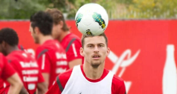 sportrecife's tweet photo. Sport contrata meio-campo Lucas Lima http://t.co/TOmT3obJ1n