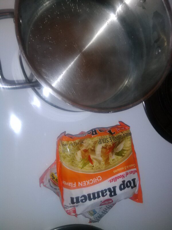 LeeAnnHarmon's tweet image. Hurry up pay day... #brokekidproblems