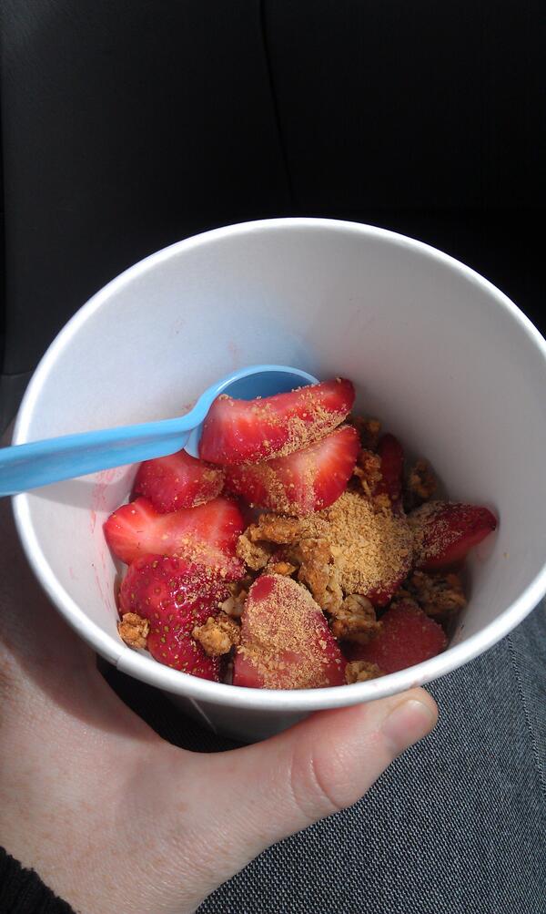 markierae2's tweet image. Froyo date with @ChelCK44  no Froyo...#strawberriesandgranola #springbreakgrind #gaveitupforlent