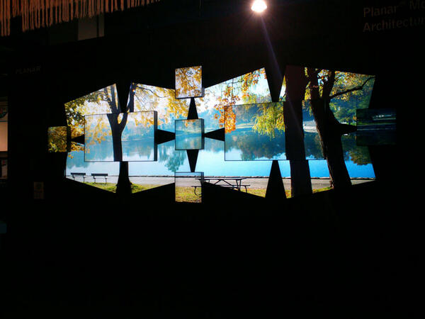 LoopingMx's tweet image. Increible video wall by Planar, donde se les ocurre ponerlo?