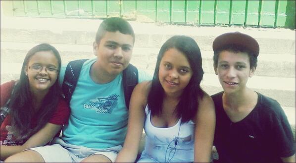 thayna_dl's tweet photo. tãao bom passar a tarde com vss <33 #Vitoria #Gabriel #Marcones http://t.co/loUQkNXLwi