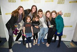 NewsBiebah's tweet photo. Fotos del M&amp;G en London. {Sí das RT, por favor siguenos, pide follow back} http://t.co/hLdILfQtkR