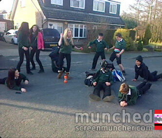 xxx_Alana_xxx's tweet image. Scrolling through my pictures to find this oh gosh our attempt of harlem shake @hannahlacyxxx @ellieharvey12
