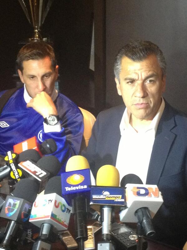 MarcoCancino's tweet photo. Ruptura parcial de ligamento lo que tiene Chaco Giménez, no requiere cirugía, en 3 o 4 semanas esta de regreso. http://t.co/CXLremy6N1