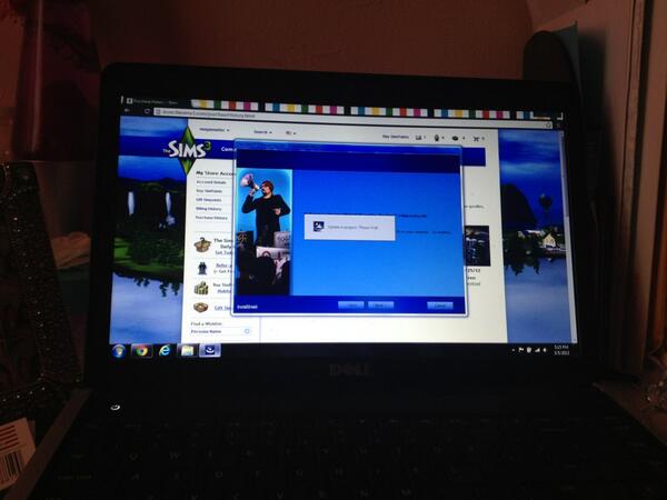Gleeaddictx's tweet photo. My laptops been like this for an hour c'mon this sucks. http://t.co/gTxuBrWyvp