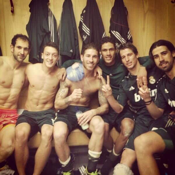 BEoU83BCUAEt3Te.jpg:large