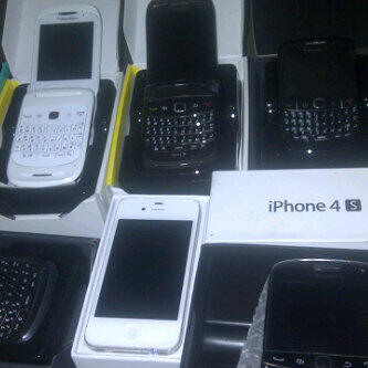 Robert_Jo's tweet photo. iPhone5 ku ready lhooo @NonaNunaa ‾ƪ( ^o^) http://t.co/rzj4bsD542
