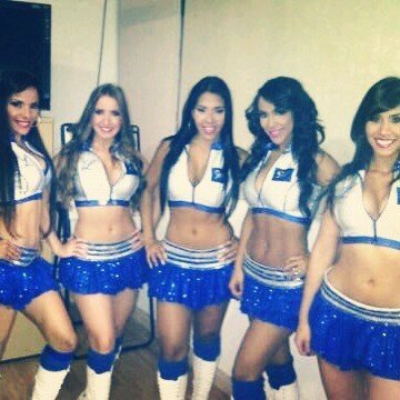 NatyAlvest's tweet photo. Buenos momentos! #recuerdos @Yaderyn @Paolajng @VBatistaD http://t.co/xG7Euy6GaZ