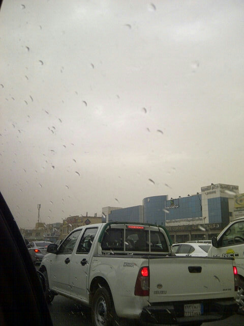 SeanHurls's tweet image. Raining in the desert #pigsdofly Riyadh