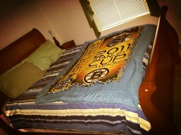 Pelly_Groso's tweet image. So excited to be back in this bed #2months2long #bedproblems