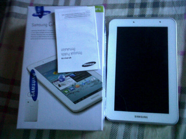 SLRRiau's tweet photo. Bantu RT min @infopinang dijual Samsung Galaxy Tab 2 p3110 white. Baru seminggu. Harga 1,8jt. Minat mention. Thanks.☺ http://t.co/hfq1PvNAjy