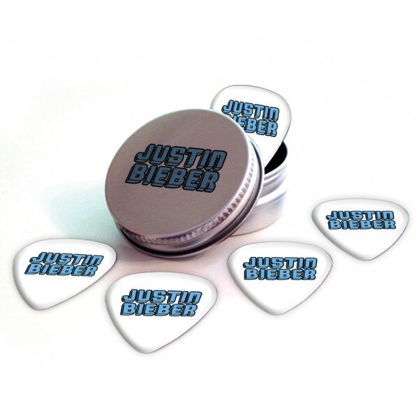 PapasPlectrums's tweet photo. Lekker naar gitaarles met deze mooie #JustinBieber plectrums. Yup goede zet! http://t.co/9x9Ff5g3ZK http://t.co/VRR6M3J1CS