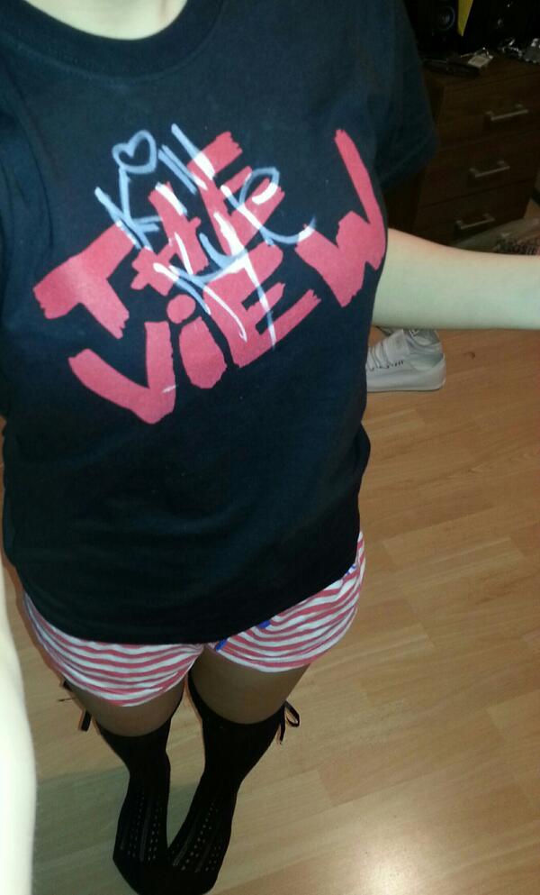 amandacameronx's tweet image. sporting my signed top♥ #killkyle #barrowlands #glasgow #thebox #viewafterparty @KyleFrancisFalc @viewofficial