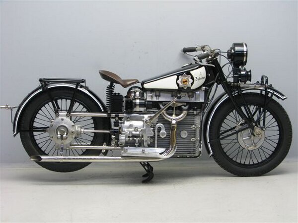 Bymoto_es's tweet image. #Windhoff del año #1928. 4 #cilindros. 22 #caballos. #Motor de #coches
