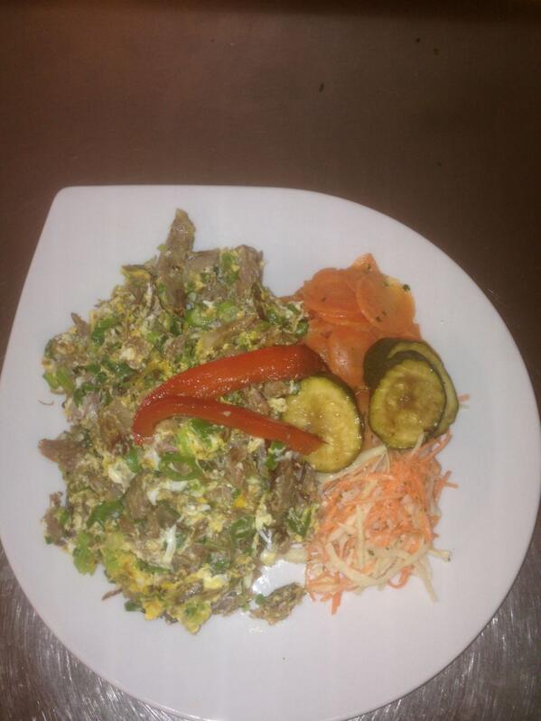 GenussPurler's tweet photo. schwäbische Gerichte: Katzagschroi, gek. Rindfleisch mit Ei, Kräuter und Lauchzwiebel, dazu Salat, #Genuss #Schwaben http://t.co/lt9EQtjZwx