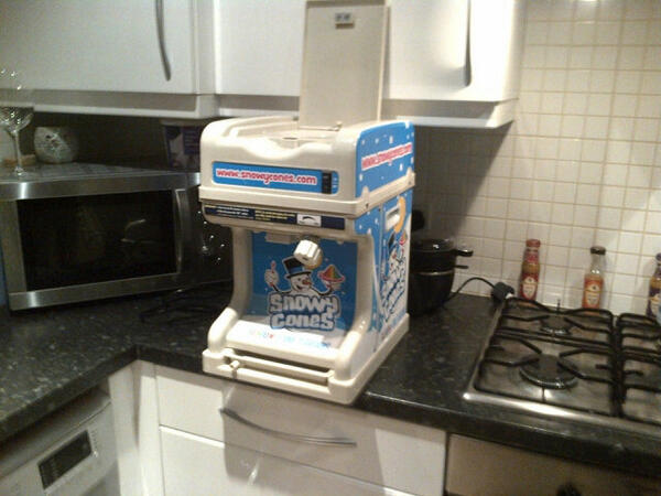 chlothomas24's tweet image. Auntie and uncle have purchased the coolest thing ever #snowconemachine